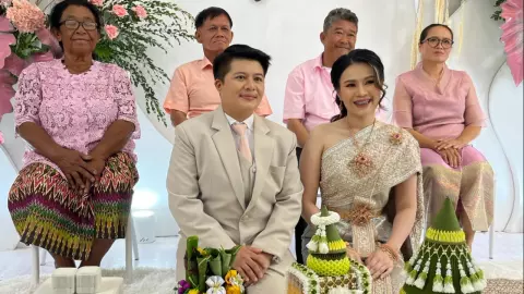 รัก 8 ปี สาวหล่อหอบสินสอดเงิน 3 แสน ทอง 10 บาท แต่งเจ้าสาวสวยสระแก้ว