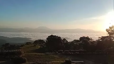 ห้วยน้ำดังทะเลหมอกสวยงาม นักท่องเที่ยวสัมผัสลมหนาว 11 องศาฯ ได้เห็นวิวสวยสมใจ