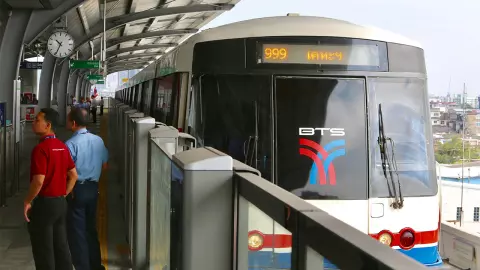 คนกรุงจ่ายเพิ่ม 15 บาท รถไฟฟ้าสีเขียวส่วนต่อขยายเลิกให้นั่งฟรี