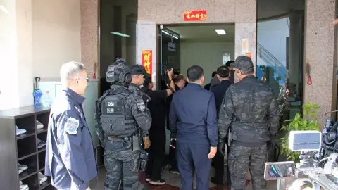 คว้าน้ำเหลว