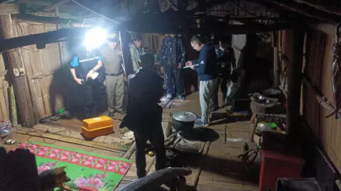 หนุ่มเมียสอง เสียใจ ยิงเมียวัยรุ่นดับ วิ่งลงบ้าน จ่อขมับตายตาม