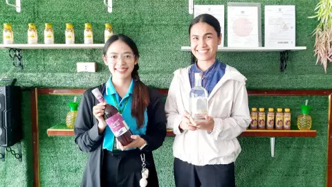 ชาวสวนสับปะรด GI ศรีเชียงใหม่ ผันตัวตั้งวิสาหกิจฯ แปรรูปสับปะรดเป็นไวน์และสุรา