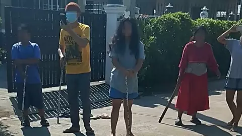 หายไปนาน ครอบครัวหรรษาโผล่เชียงใหม่ รื้อแปลงผัก ฟาดลุงหัวแตก (คลิป)