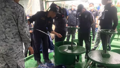 จับดีเซลเถื่อน ลอบค้ากลางทะเล ยึดกว่า 23 ล้านลิตร จ่อปรับ 2,700 ล้านบาท (คลิป)