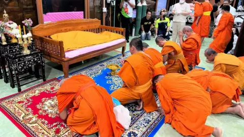 กฐินน้ำตาท่วม หลังทราบหลวงพ่อพัฒน์ เกจิดังนครสวรรค์ มรณภาพ