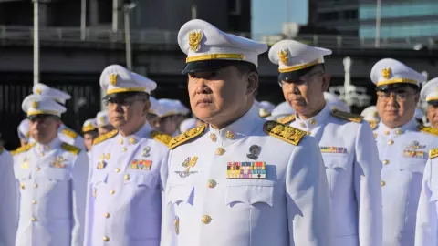 ปลัด มท. นำถวายราชสักการะพระบรมราชานุสรณ์สมเด็จพระมงกุฎเกล้าฯ