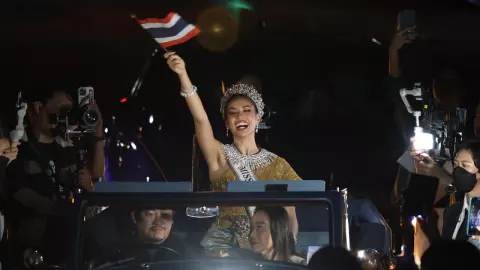 ซีนรถแห่ที่รอคอย ต้อนรับ แอนโทเนีย กลับบ้าน ภาพประวัติศาสตร์ในรอบ 35 ปี