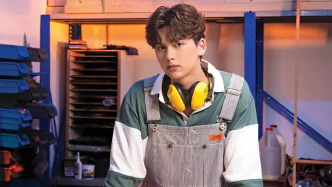 “ทิกเกอร์” หยิบเพลง “ทำไมเป็นคนแบบนี้” มาตีความใหม่ใน “ซนซน 40 ปี จีเอ็มเอ็ม แกรมมี่”