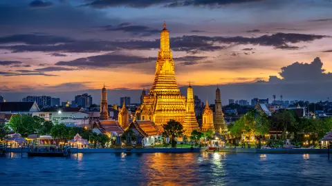 กราบ "พระปรางค์" ทองคำ นางกวัก "โกยเงิน" เข้าประเทศ