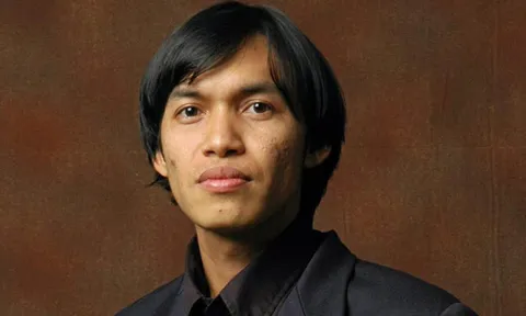 ศิลปินช้างเผือกสะท้อนความรู้สึก ที่มีต่อพระเจ้าอยู่หัวผ่านพู่กัน