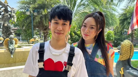 "พีท-แก้มบุ๋ม" ควงคู่เที่ยวมัลดีฟส์เปลี่ยนทะเลให้หวานเจี๊ยบเสิร์ฟโมเมนต์หวานๆ