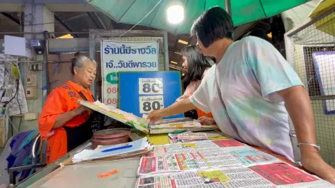 แม่ค้าหวยชัยนาท เผย "เลขเด็ด" กฐินหลวงพ่อกวย คนกว้านซื้อเกลี้ยงแผง