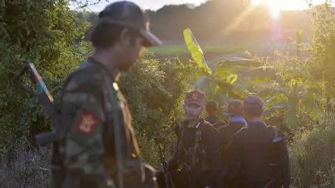 พม่าโวยต่างชาติร่วมวงถล่มค่าย