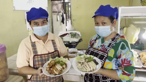 ข้าวมันไก่ศาลากลางขอนแก่น อร่อยขายไม่แพงจานละ 35 พิเศษ 100 กินจุกๆ ซุปไม่อั้น