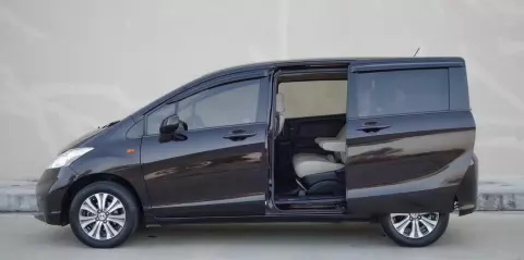 ส่องมือสองน่าสนกับ Honda Freed รถหกที่นั่งลุควัยรุ่นประตูสไลด์ไฟฟ้าที่ยังน่าใช้