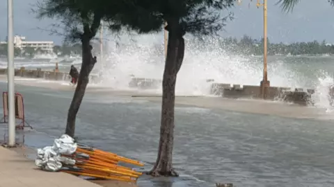 สภาพอากาศวันนี้ ลมแรง มีฝนผสมหนาว อ่าวไทยคลื่นสูงประมาณ 2 เมตร