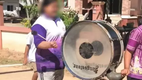 คุณครูเผยที่มาคลิปไวรัล ซ้อมเดิน "ขบวนพาเหรด" โรงเรียนด้วย "กลอง" ใบเดียว