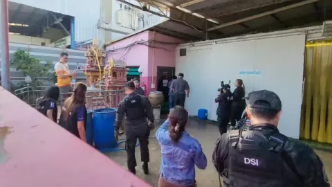 ดีเอสไอบุกค้นห้องเย็นนครปฐม หาเอกสารหลักฐานหลังพบเชื่อมโยงขบวนการหมูเถื่อน