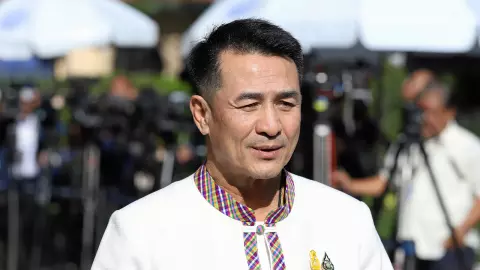 "ชลน่าน" สั่งฟันแม่ลูกทุจริต-จัดซื้อ ขอประกันตัว คนละ 4.5 แสน