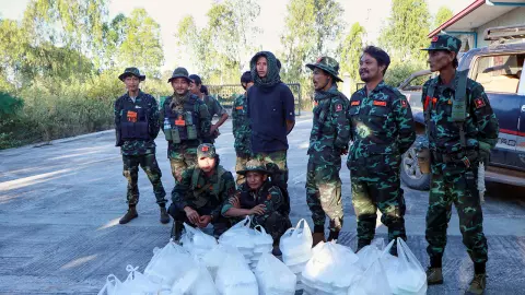 พม่าวอนจีนกล่อมชาติพันธุ์หยุดรบ