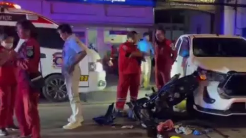 "กระบะตัดหน้า" เด็กชาย ม.2 บิด จยย.พุ่งชนสนั่น สุดยื้อดับสลด (คลิป)