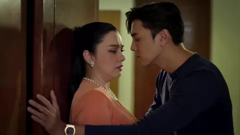 "ไม้" หยอดหวาน โชว์เลิฟซีนฉ่ำ แนบชิดตัวแม่ "ลูกน้ำ พาเมล่า" ใน "หลังคาใบบัว"