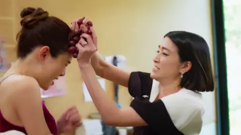 แซ่บเต็มสิบ "เจี๊ยบ" ขอตบให้โลกจำ ขยี้องุ่นเละคาหน้า "เกรซ" ใน "หลังคาใบบัว"