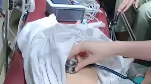 อัปเดตอาการ เด็ก 1 ขวบ รพ.จ่ายยาผิด ในคอยังบวม-ใช้เครื่องช่วยหายใจ