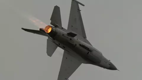 ช็อก เครื่องบิน F-16 กองทัพสหรัฐฯ ตกในทะเล ที่เกาหลีใต้ นักบินดีดตัวทัน