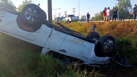 นายช่างไฟฟ้าคนขยัน โหมงานหนัก รถแหกโค้งร่างกระเด็นโดนทับดับ 