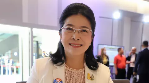 "คุณหญิงสุดารัตน์" เผยเคล็ดลับหน้าเนียนว่าใช้ครีมสูตรโบราณซึ่งต้องสั่งจากอเมริกา