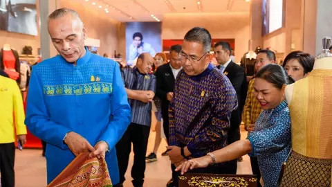 จัดงานใหญ่