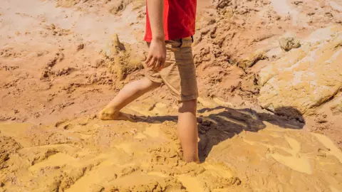 ทรายดูด เกิดจากอะไร มีวิธีป้องกัน และเอาตัวรอดอย่างไร