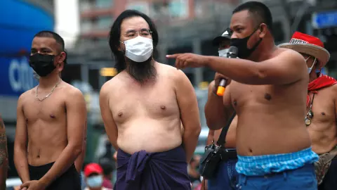 ศาลจำคุก 3 ปี ไบรท์ ชินวัตร ปราศรัยหมิ่นสถาบัน หลังกลับคำยอมรับสารภาพ