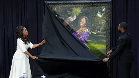 หอศิลป์แห่งชาติสหรัฐฯ เปิดตัวภาพเหมือนโอปราห์ วินฟรีย์