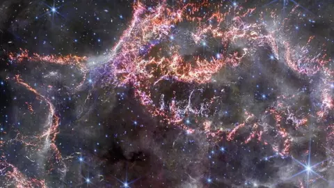 กล้องเวบบ์จับภาพดาวระเบิดแบบคมชัด