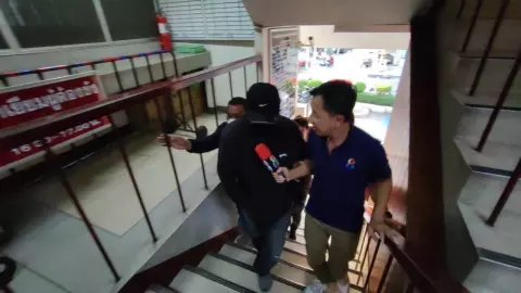 นายแว่น สายตำรวจสืบจังหวัดปทุมธานี คอตกเข้าห้องขัง ยึดเงินสด 2.8 แสน