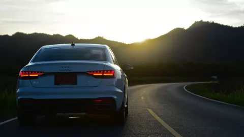 เกียร์ออโต้ ขับเข้าโค้งยังไงให้ปลอดภัย 