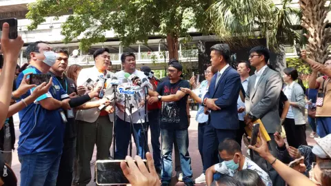 เดือด กลุ่มปกป้องน้องไนซ์ ทะปะกลุ่มต่อต้าน ทนายฯแจงปมถอดจิตคุย "ปูติน" (คลิป)