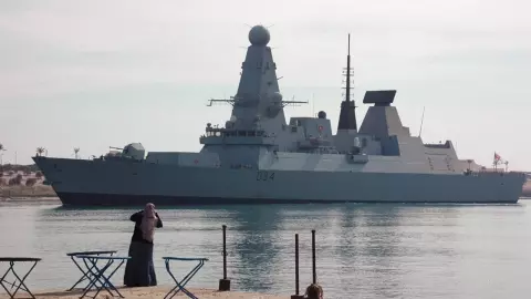 เรือรบอังกฤษ ยิงวัตถุต้องสงสัยเป็นโดรนจู่โจมตกในทะเลแดง