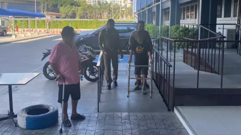 สองตายายพิการหูหนวกตาบอด ถูกลูกสาวไล่ออกจากบ้าน ขอความช่วยเหลือกองปราบ