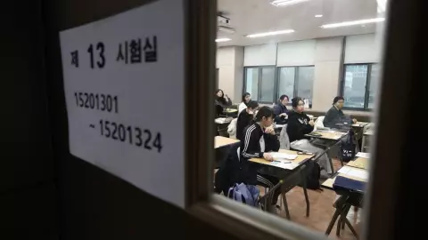 นักเรียนเกาหลีใต้ยื่นฟ้องรัฐ ตีระฆังหมดเวลาสอบ ‘ซูนึง’ เร็วไป 90 วินาที