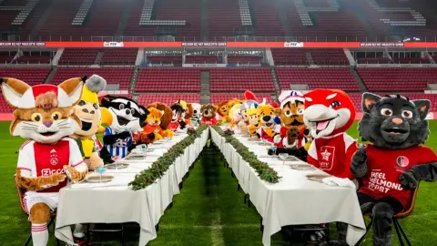 นอกสนามเราคือเพื่อน มาสคอต "PSV" ชวนมาสคอตทีมอื่น ร่วมฉลอง "คริสต์มาส" แบบจัดหนักจัดเต็ม