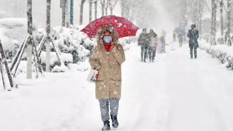 คลื่นความเย็นพัดถึงเซี่ยงไฮ้ ส่งท้ายปีที่หนาวที่สุดในรอบ 40 ปี