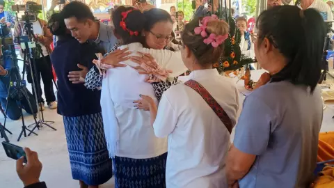 ลุงพล บวงสรวงปู่นาคราช ยูทูบเบอร์แห่รับขวัญ หลังศาลจำคุก 20 ปีคดีน้องชมพู่ (คลิป)
