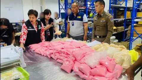 มาอีก ครีมหน้าขาวชั่งกิโลขาย ปคบ.ร่วม อย. บุกยึดเต็มโกดังเมืองชล