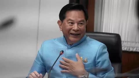 “พีระพันธุ์” ค้าน“สุริยะ” ขึ้นภาษีเบนซินกทม. ชี้มีวิธีอื่นจูงใจให้คนมาใช้รถไฟฟ้าอีกเยอะ