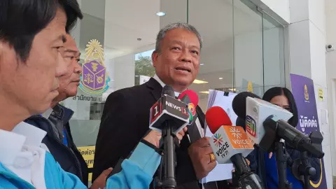 “วัชระ” ไม่กลัว “ทักษิณ” ฟ้อง พร้อมเข้าคุก แนะ “วิญญัติ” อย่าปิดฟ้าด้วยฝ่ามือ