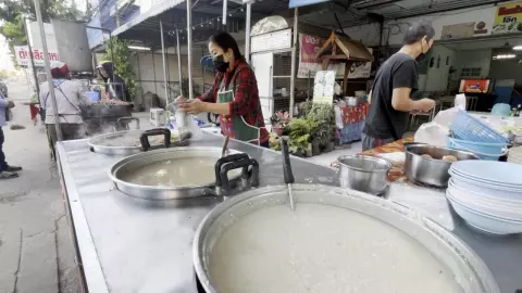 ขอนแก่นหนาวเย็น พาโจ๊ก กวยจั๊บ ต้มเส้นร้อนๆ เป็นเมนูรับความหนาวที่ขายดีสุด 