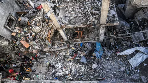 อิสราเอลถล่มค่ายผู้ลี้ภัยกาซาวันคริสต์มาสอีฟ ดับกว่า 70 ศพ